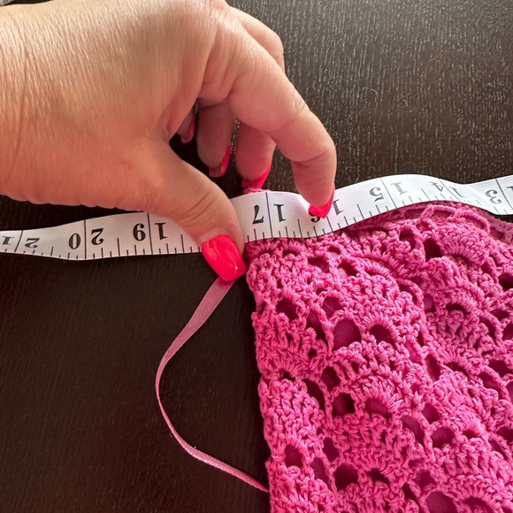 Lilly Pulitzer White Label NWT. crotchet halter top. Size ML.  Very different. - Picture 9 of 14